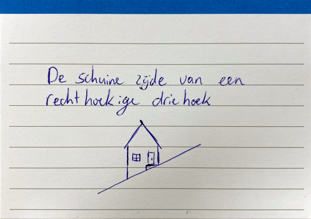 Flashcards kopen, standaard flashcards, a7 flashcard, de schuine zijde van een driehoek kan je berekenen met de stelling van pythagoras.