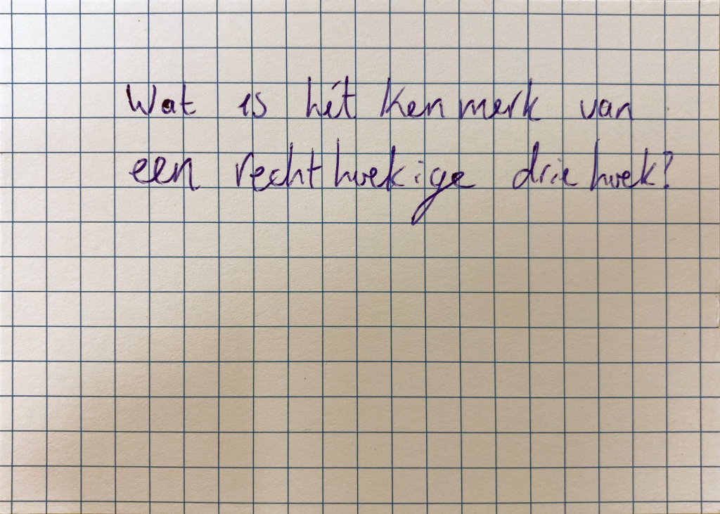 wat is het kenmerk van een rechthoekige driehoek? a7 flashcards kopen, standaard flashcards